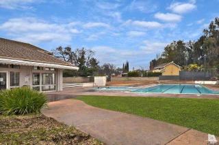 1081 Barrow Ct, Thousand Oaks CA  91361-1802 exterior