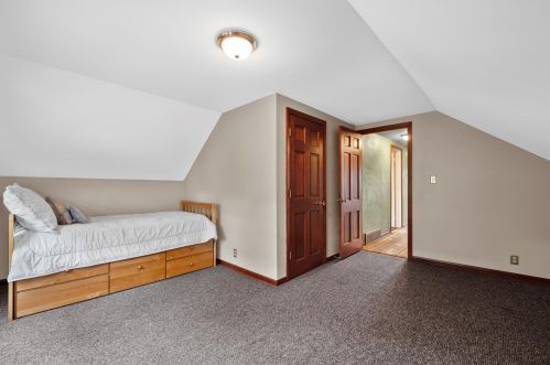 2015 59, Milwaukee WI 53219-1547 exterior