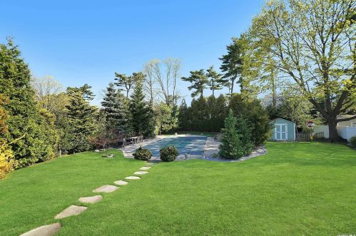 45 Grissom Way, Hauppauge NY 11788-4418 exterior