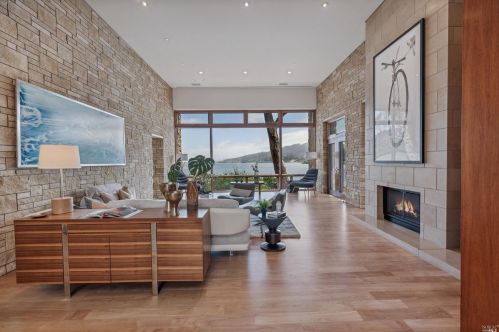 2 De Silva Is Dr, Mill Valley CA 94941-3004 exterior