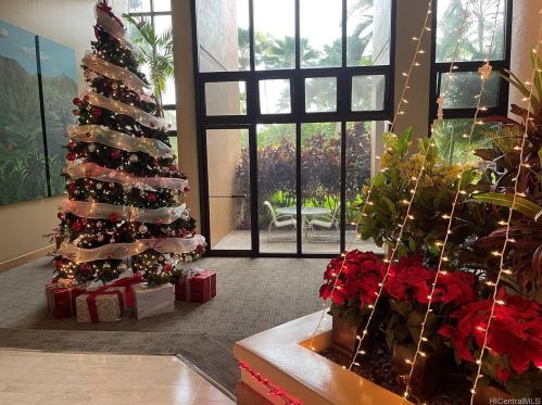 5333 Likini St, Honolulu HI  96818-1762 exterior