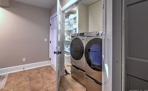 61 Seymour Ave, Derby CT 06418-1438 exterior