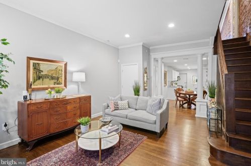 2455 Carpenter St, Philadelphia PA 19146-3907 exterior