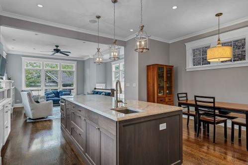 3800 Paulina St, Chicago IL 60609-2057 exterior