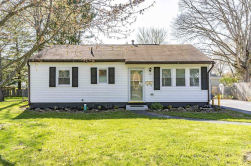 13 Peter Cooper Dr, Poughkeepsie, NY 12601-1514