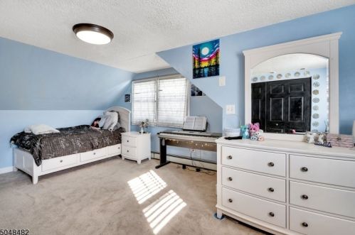 2 Ctr St, Kinnelon NJ 07405-1331 exterior