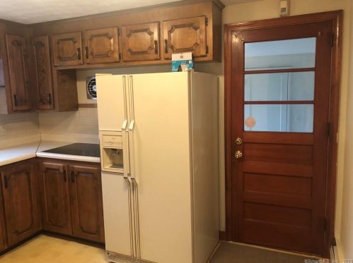 20 Elan St, Enfield CT 06082-5504 exterior