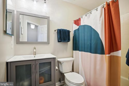 6020 Kestner Cir, Alexandria VA  22315-4833 exterior