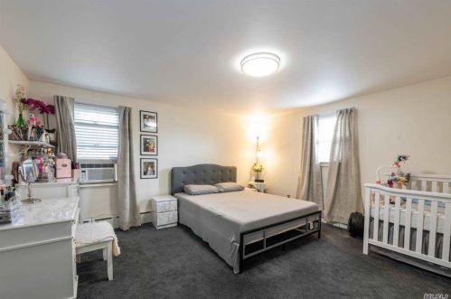 184 Dean St, Valley Stream NY 11580-4911 exterior