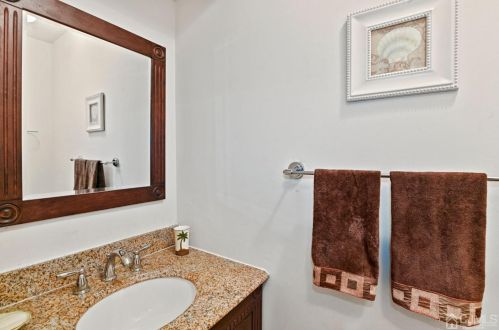 46 Woodfern St, Edison NJ 08820-1443 exterior