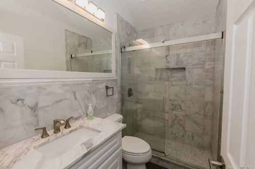 1541 1 St, Babylon NY 11704-5059 exterior