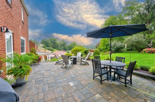 932 Meadowcroft Ave, Pittsburgh PA 15216-1119 exterior