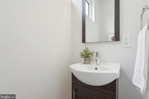 1427 Kater St, Philadelphia PA 19147-1851 exterior