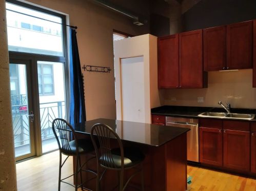 758 Larrabee St, Chicago IL  60654-6445 exterior