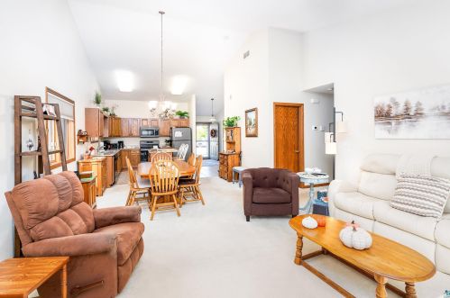 328 Hickory St, Duluth MN 55811-4899 exterior