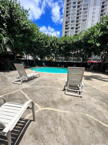 750 Amana St, Honolulu HI 96814-5025 exterior