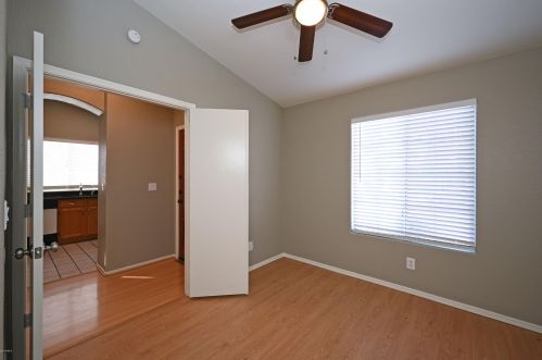 7043 28th Ave, Phoenix AZ  85051-8452 exterior