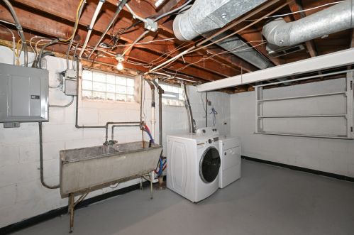 6326 Wright St, Milwaukee WI 53212-2940 exterior