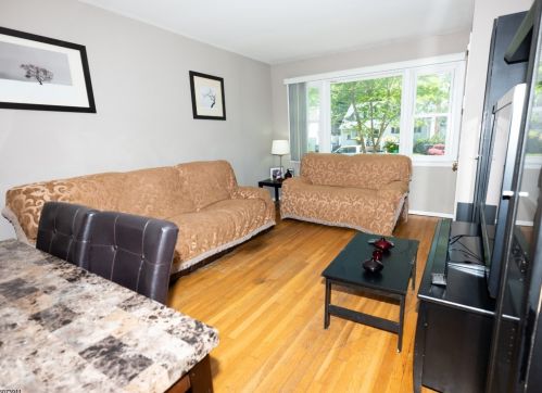 802 Rodgers Ct, Rahway NJ 07065-3616 exterior