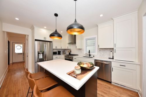 2210 Oklahoma Ave, Milwaukee WI  53207-2924 exterior