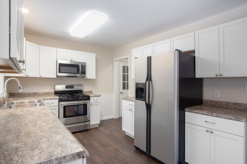 2245 Emens Dr, Meskegon MI  49444-4461 exterior