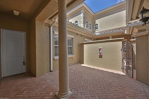 9206 Museo Cir, Naples, FL 34114-9528