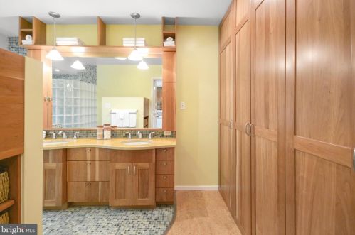 16 Arlive Ct, Rockville MD 20854-2978 exterior