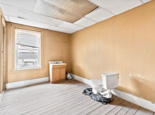 213 Pavilion Ave, Providence RI 02905-1621 exterior