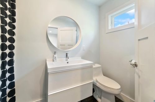 1689 Clover Valley Dr, Duluth MN 55804-9600 exterior