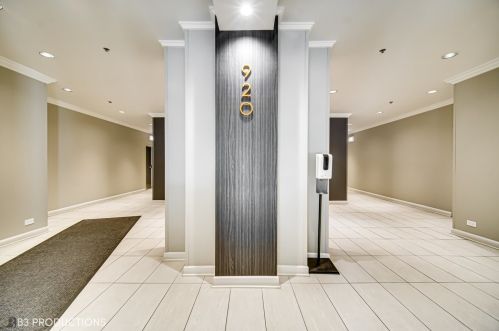 920 Madison St, Chicago IL  60607-2633 exterior