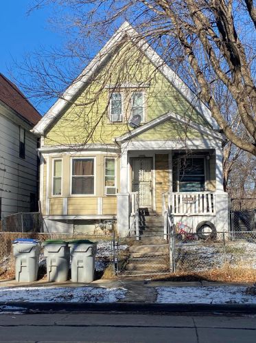 2528 Chambers St, Milwaukee, WI 53206-1129