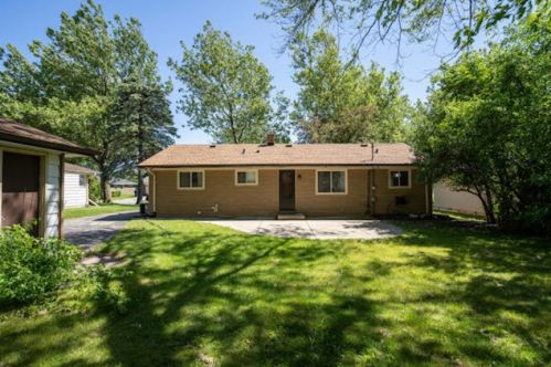 8812 Dogwood St, Milwaukee WI 53224-4016 exterior