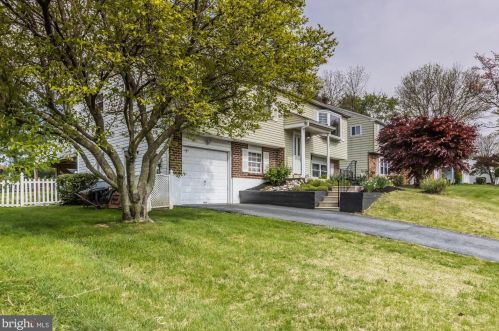 39 Hidden Valley Rd, Chester, PA 19014-2513