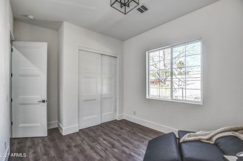 6434 12 St, Phoenix AZ 85086-4804 exterior