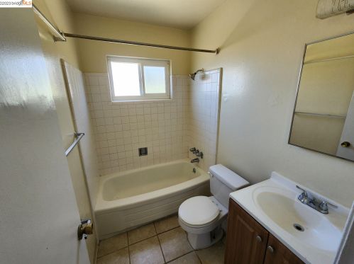 1611 63 St, Berkeley CA 94703-2607 exterior