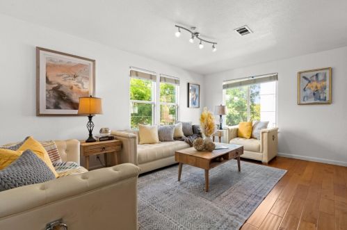 302 Vista Roma Way, San Jose CA 95136-4427 exterior