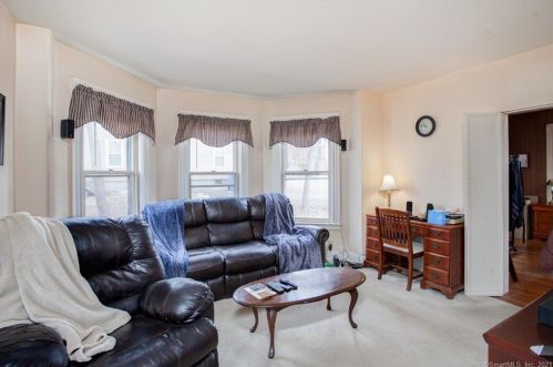 90 Smt St, Manchester CT 06040-4263 exterior