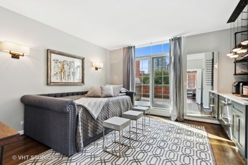 700 Orleans St, Chicago IL 60610-5017 exterior