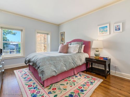 2042 Cleveland Ave, Chicago IL 60614-4509 exterior