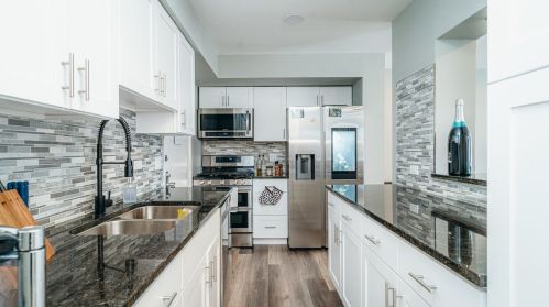 4623 Chester Ave, Chicago, IL 60656-4280