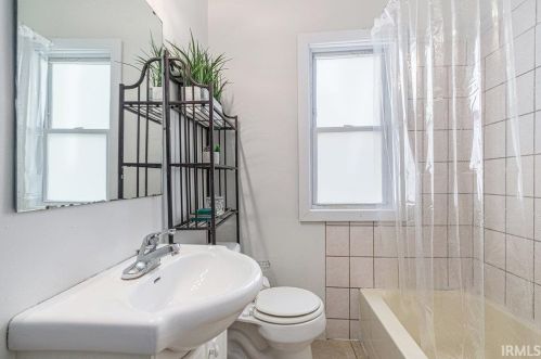 532 9 St, Mishawaka IN 46544-4917 exterior