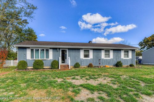 26 Laurelton Ave, Jackson Twp NJ  08527-2437 exterior