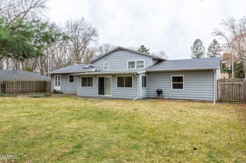 5231 Old Colony Rd, Kalamazoo MI 49008-3216 exterior