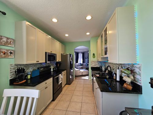 2125 Glen Ridge Dr, Fort Pierce FL  34952-8023 exterior