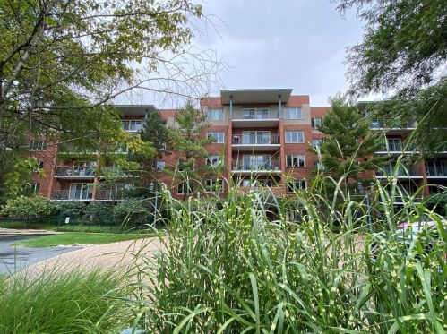 3900 Bryn Mawr Ave, Chicago IL  60659-3150 exterior