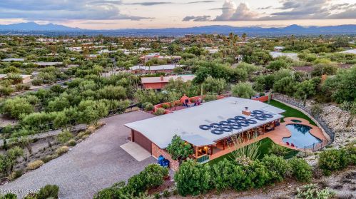 6101 Camino De Santa Valera, Tucson AZ  85718-3722 exterior