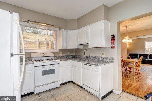 802 1st St, Rockville MD 20850-1444 exterior