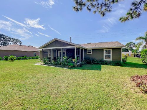 627 Todd Ave, Fort Pierce FL 34983-2918 exterior