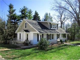 66 Newfound St, Canton, NC 28716-4046