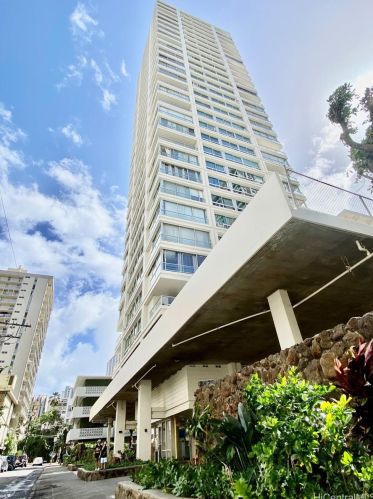 2421 Tusitala St, Honolulu HI 96815-3151 exterior